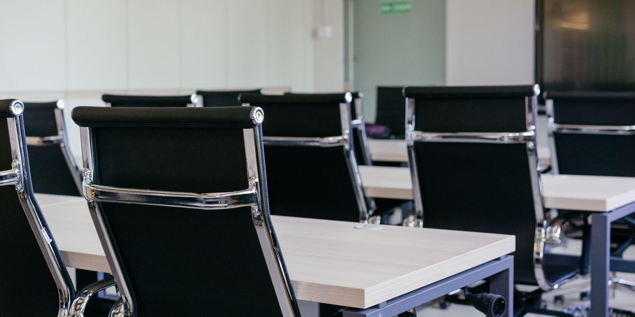 Bureau vide dans une entreprise calédonienne illustrant un licenciement économique en Nouvelle-Calédonie