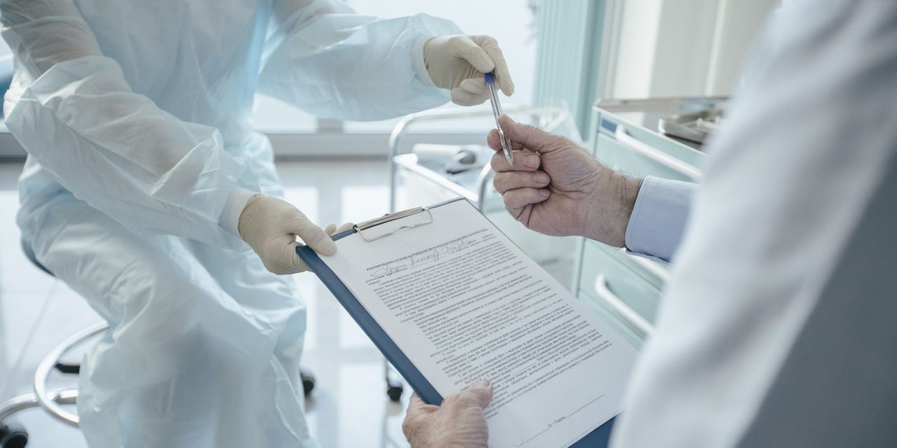 Accueil d'un établissement de santé en Nouvelle-Calédonie, illustrant la couverture maladie du RUAMM géré par la CAFAT